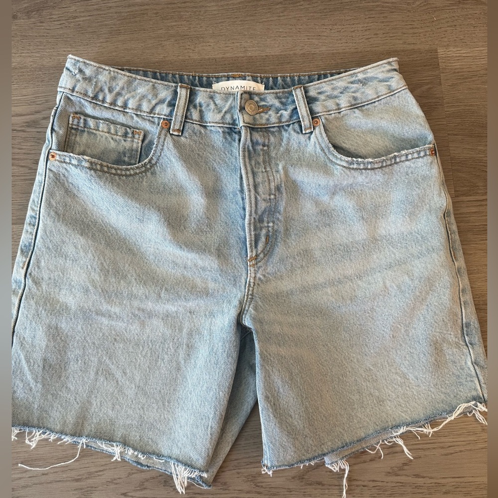 DYNAMITE boyfriend shorts